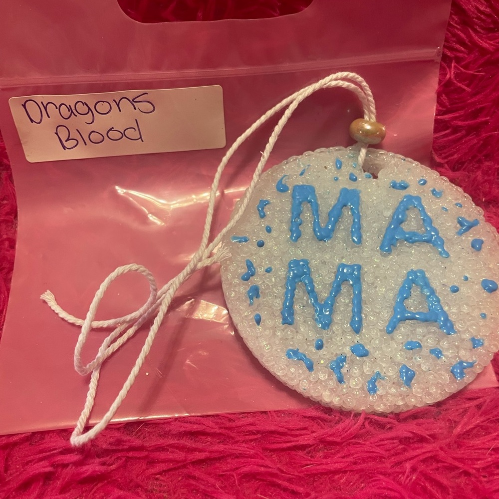 Blue and White 'MAMA' Hanging Freshie